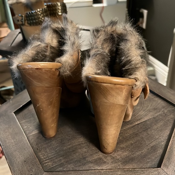 🎉Like new, Michael Kors, fur wedge booties, w/ metallic bead design - Picture 5 of 8